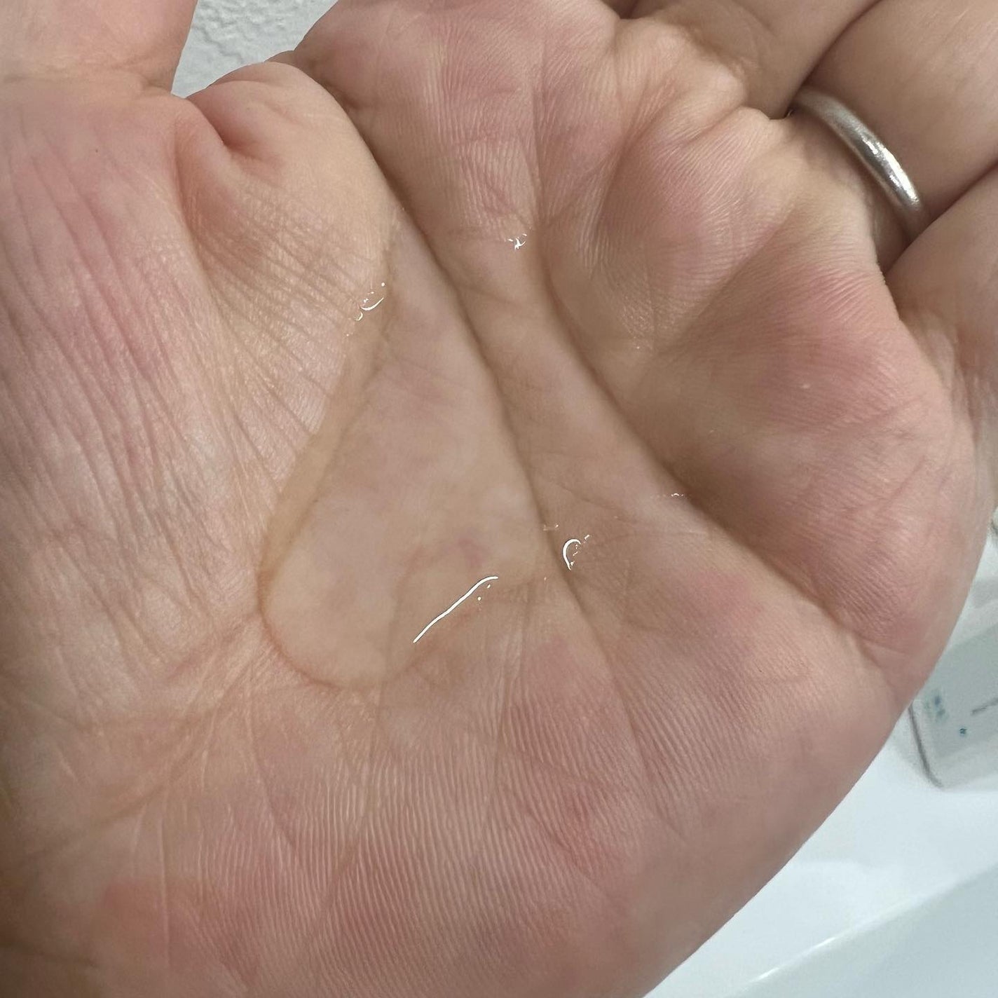 乾燥さん 薬用しっとり化粧液【医薬部外品】/乾燥さん/オールインワン化粧品を使ったクチコミ(4枚目)