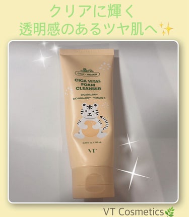 
✼••┈┈••✼••┈┈••✼••┈┈••✼••┈┈••✼

･VT Cosmetics🌿
  シカバイタル フォームクレンザー

･購入価格💰→753円

✼••┈┈••✼••┈┈••✼••┈┈••✼••┈┈••✼

✅効果＆ポイント

✔︎きめ細かい濃密泡で皮脂や毛穴汚れを
    しっかり洗浄。

   肌へのうるおいを保ちながら洗顔後も
   透明感のある素肌へ導く
   フォームクレンザー。

✼••┈┈••✼••┈┈••✼••┈┈••✼••┈┈••✼

✅実際に使ってみた感想👀✨

VT Cosmetics🌿さんから新発売されていた
「CICA VITAL LINE」シリーズの
洗顔にフォームになります！！

洗顔フォームはゆずの香りで
癒されます(*^^*)!!

匂いに敏感な方でも気にならないと
思います🍀✨

少しの洗顔フォームの量でも沢山の泡が
作れてコスパ◎

自分は洗顔ネットを使用して
泡を作りました☺️🫧

泡もきめ細かくて、フワフワ＋モコモコで
洗っている時気持ちよかったです🌸

泡切れも良かったです◎

洗い上がりの仕上がりは、
つっぱり感もなく、お肌がしっとりツルツル✨

お肌のくすみも取れ、お肌がワントーン
明るくなっていました😍！！

✼••┈┈••✼••┈┈••✼••┈┈••✼••┈┈••✼

最後まで読んで頂きありがとうございます🙇‍♀️

あくまで個人の感想にはなりますが、
皆さんの参考になれば嬉しいです🥰🌸

✼••┈┈••✼••┈┈••✼••┈┈••✼••┈┈••✼

#vt_cosmetic #vt_ゆず #洗顔フォーム 
#洗顔_美白 #洗顔_保湿 #韓国_スキンケア 
#くすみケア #肌のくすみ #乾燥肌_洗顔 

✼••┈┈••✼••┈┈••✼••┈┈••✼••┈┈••✼の画像 その0