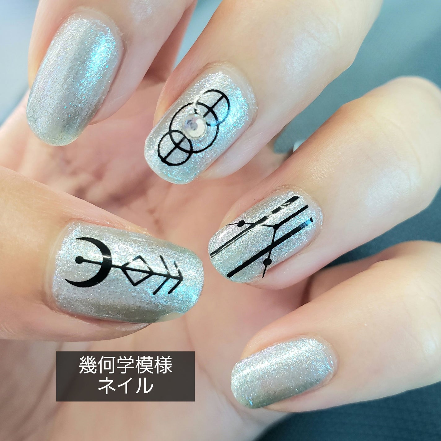 土木系おねいさん on LIPS 「夏休みだー!!!やりたかったネイル、どんどんやるぞ!今日はメタ..」(1枚目)