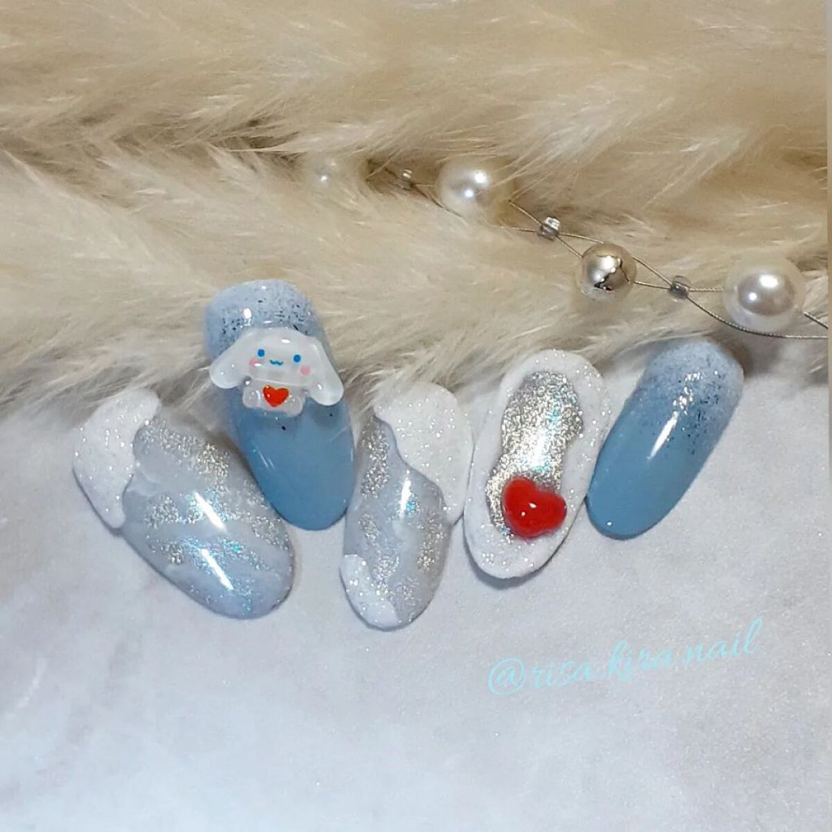 #ネイル,#ジェルネイル,#キラキラネイル,#冬ネイル,#雪ネイル,#シナモンロールネイル,#シナモンネイル,#ブルーネイルのネイルデザイン