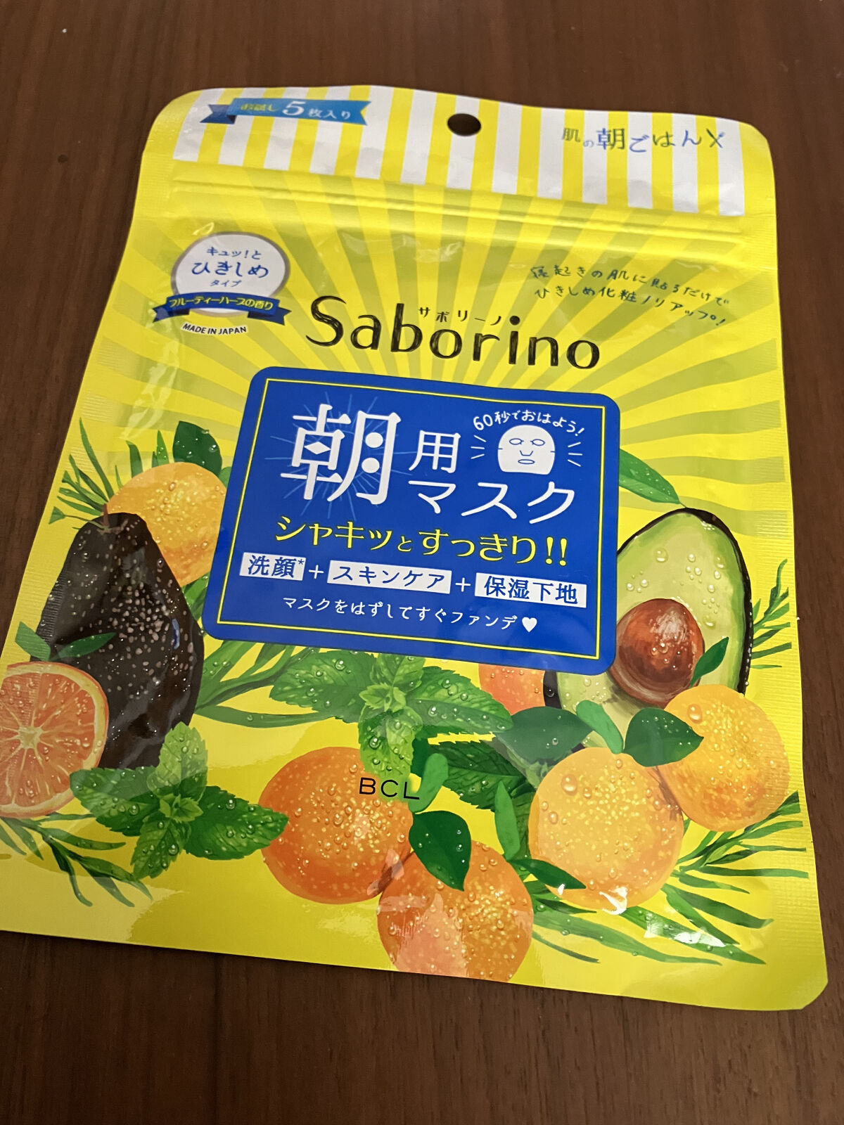 とにかく朝の救世主！！

【使った商品】
サボリーノ
目ざまシート しっとりタイプ
5枚入

【商品の特徴】
程よいメントール感で寝起きの肌をしっかり引きしめます
【使用感】
スッキリ感もあり、洗顔代わりの拭き取りも保湿もできて、これにお好