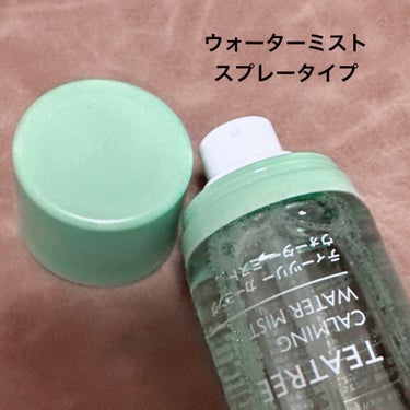 ＼シュッシュッと潤いプラス💦／
【MEDIHEAL ティーツリー カーミング ウォーター ミスト】
☑️70ml
保湿ケアがしたい時に。 肌のベタつきやテカりが気になる時に。 メイクの乾燥くずれが気になる時に。
いつでもシュシュッと時短スキンケア💦

メディヒールのティーツリーといえばフェイスマスクというイメージがありましたが、ミストタイプがあるとは！

最近のお風呂上がりの1番最初のスキンケア前のスキンケアスプレーはこちらを使用💦
メイク前のパフを湿らせたり、メイク後の仕上げスプレー、日中のメイク直し前などにもシュシュッとするとちょうどいいしっとり＆サッパリ！
スプレーのミストが細かいので、たとえ何度もシュシュッシュシュッとしてもベチャベチャにならなくて良き◎

これはリピしたいかも！

#MEDIHEAL #ミディヒール
#ティーツリーカーミングウォーター ミスト
#ティーツリー #ミスト化粧水
#カーミングウォーター #ティーツリー
#スキンケア #韓国スキンケア
#韓国コスメ #コスメレポ #コスメ紹介 #購入品紹介 
#スキンケア購入品
 #鹿の間ちゃんに届け の画像 その1