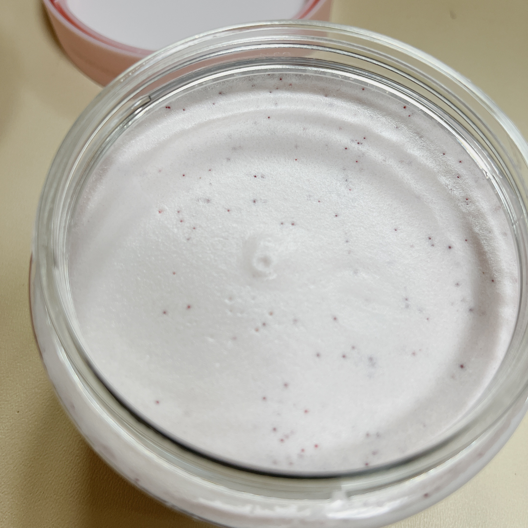 ダヴ ふわとろクリーミースクラブ ザクロ＆シアバター/ダヴ/ボディスクラブを使ったクチコミ（3枚目）