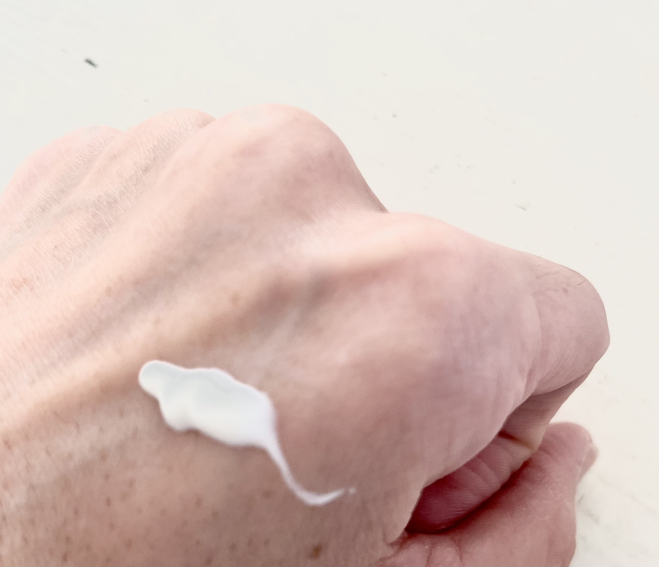 ヒアルーシカ ウォーターフィット サンセラム/SKIN1004/日焼け止めローションを使ったクチコミ（3枚目）