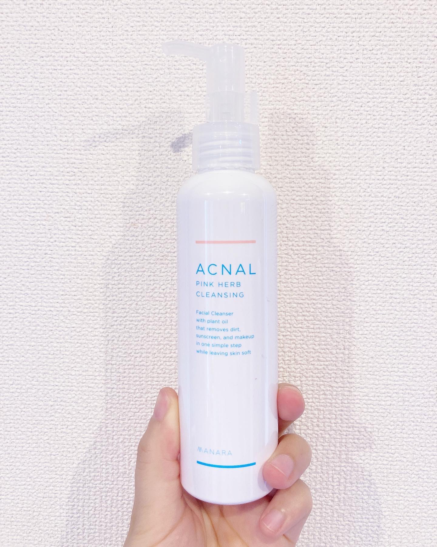 ⁡
アクナルの製品を
おすすめされたので試してみたよ！☺️
⁡
ピンクハーブクレンジング🌿
毛穴の詰まりをするんと落としてくれて
肌本来が持つなめらかなテクスチャーにする
洗顔、クレンジングです！
和漢成分の色がでたピンクのオイルが
チャ