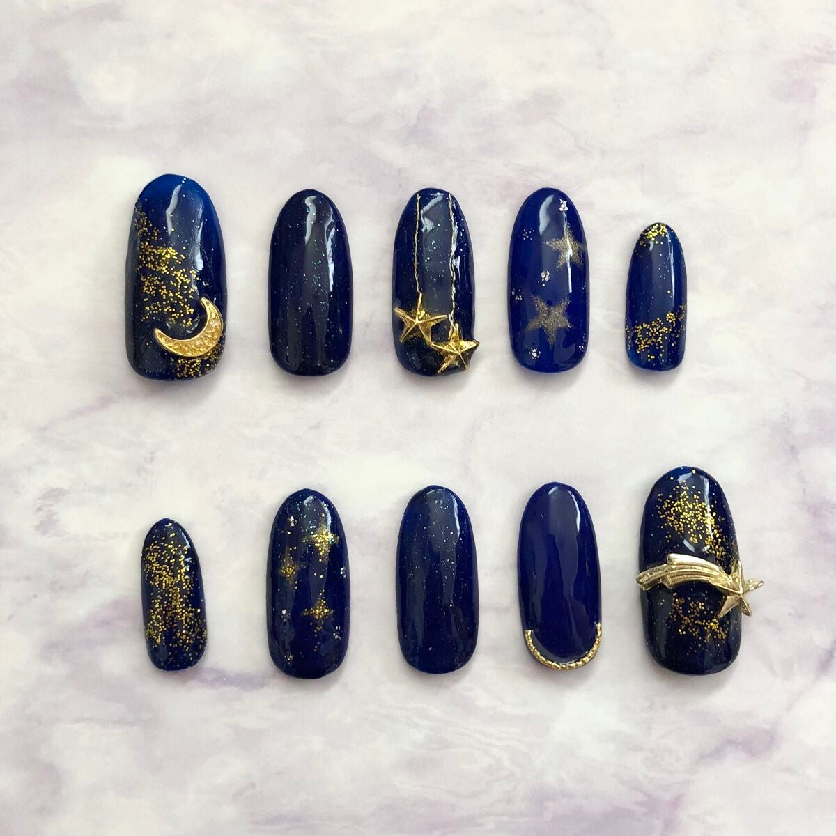 ねこ🐱 on LIPS 「☑︎ミッドナイトスカイ🌠🌌#ネイル#ネイルチップ#ネイルアート..」(2枚目)