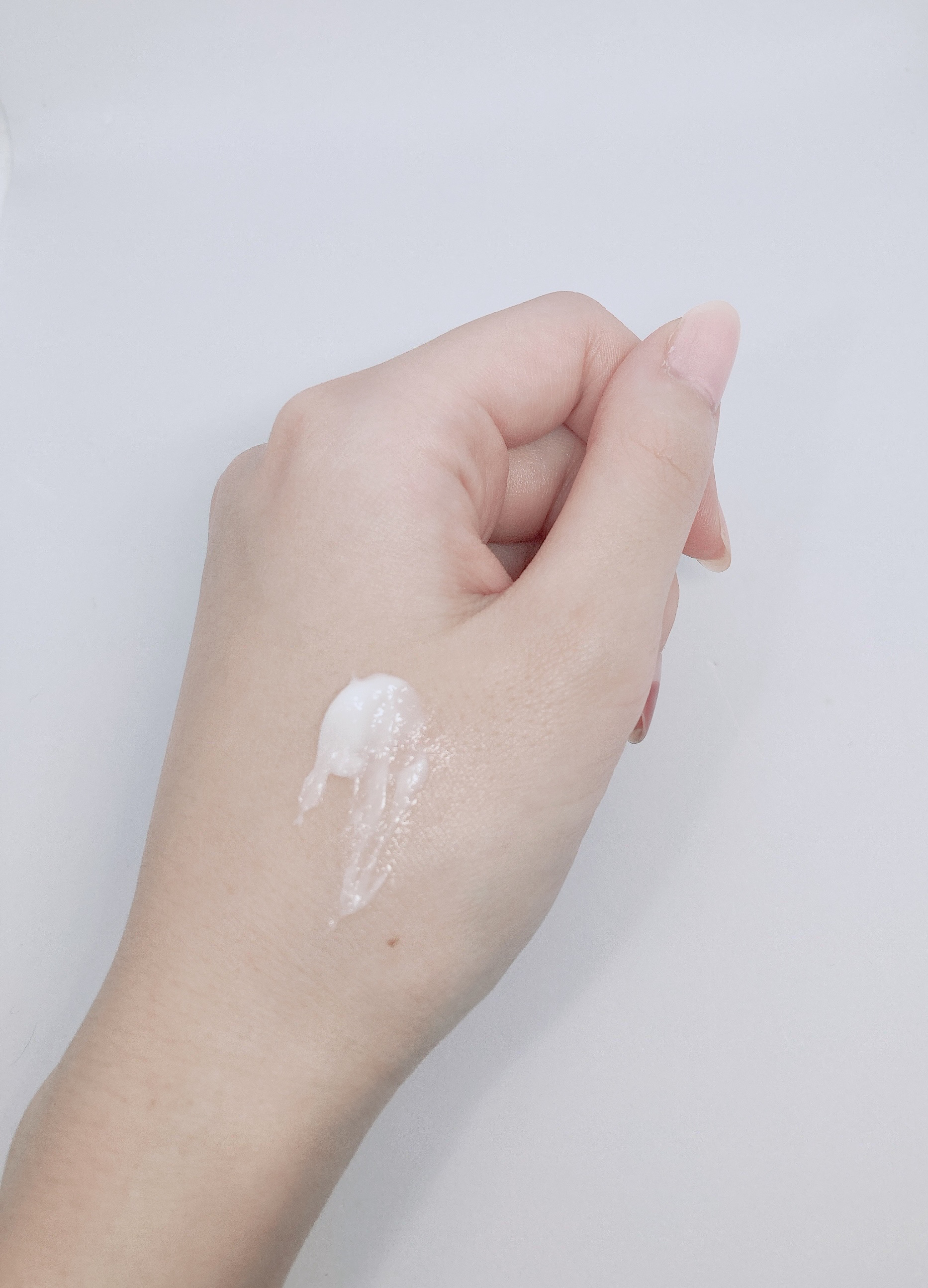 AUX PARADIS アロマティック ハンドクリーム #10 Winter berryのクチコミ「冬季・数量限定 ハンドクリーム✼••┈┈••✼••┈┈••✼••┈┈••✼••┈┈••✼

名.....」（3枚目）