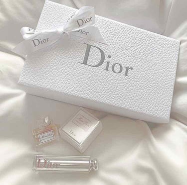 プレゼントで頂きました❕✨


Diorって箱から可愛いくてもう大好きです💗





#デパコスリップ #デパコス #Dior

