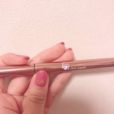 love liner♡
だいすきな関根りささんが紹介しててずっと気になってたアイライナー！
何がいいのか分からないけど、すごい描きやすくて失敗しにくい！笑

#ラブライナー  #loveliner #ア