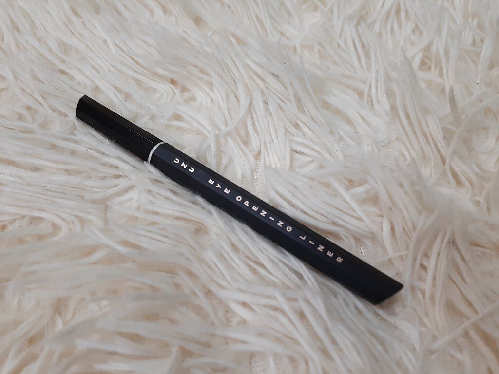 EYE OPENING LINER/UZU BY FLOWFUSHI/リキッドアイライナーを使ったクチコミ（1枚目）