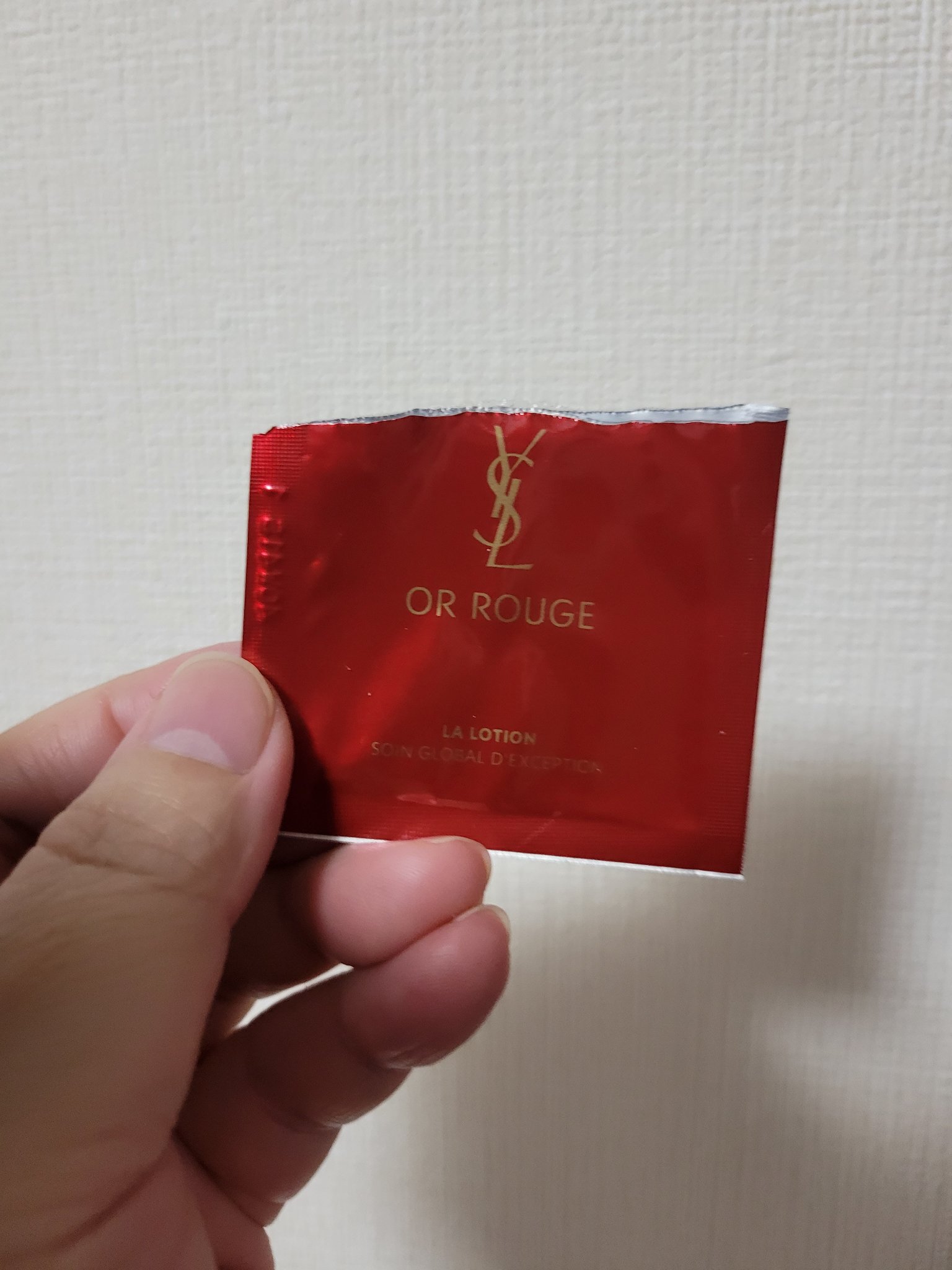 YVES SAINT LAURENT BEAUTE オールージュ ラ ローションのクチコミ「サンプル消化しましたm(_ _)m
透明トロトロ化粧水でした‼️

イヴサンローランはアイシャ.....」（1枚目）