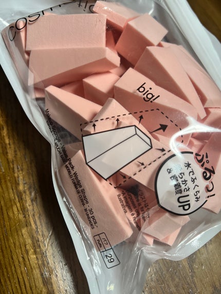 メイクアップスポンジ(バリューパック ウェッジ型 30個)/DAISO/パフ・スポンジを使ったクチコミ(1枚目)
