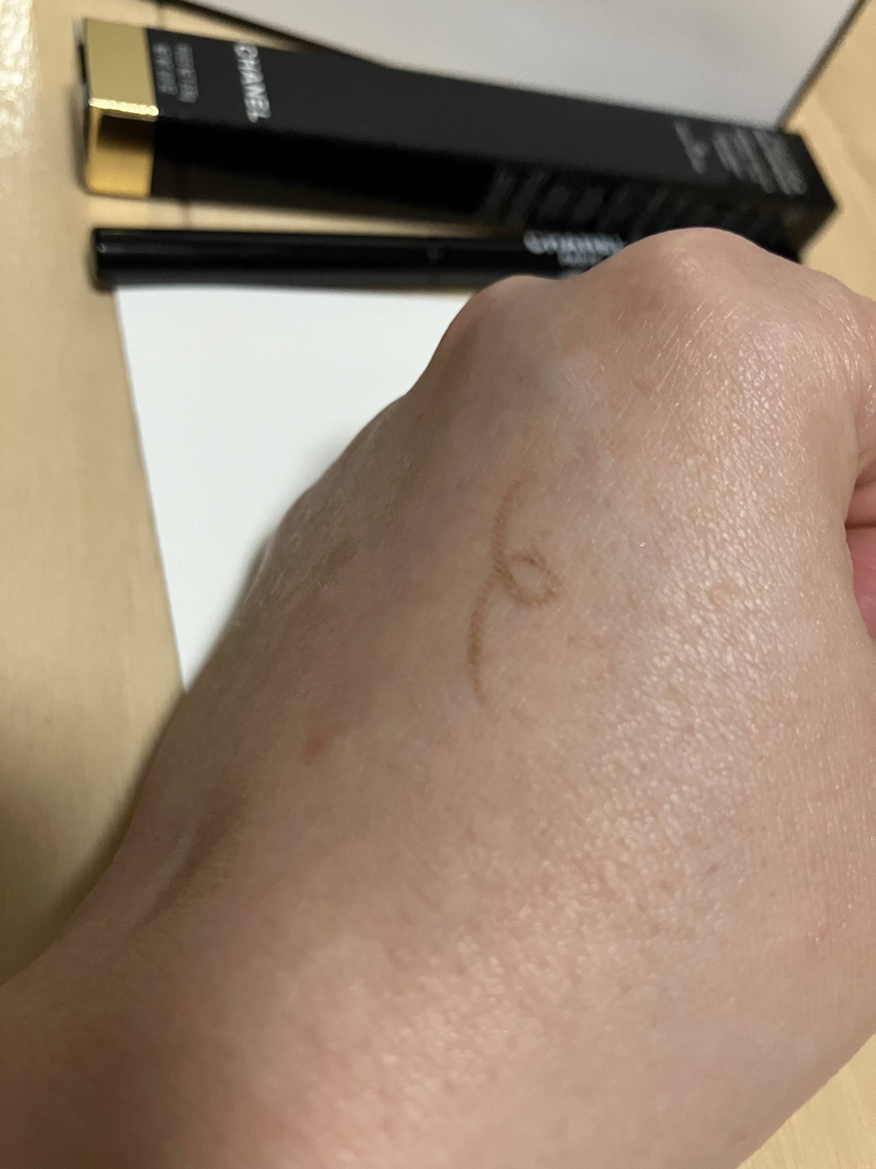 スティロ ユー ウォータープルーフ N 76 ブラン プラティーヌ/CHANEL/ペンシルアイライナーを使ったクチコミ（2枚目）