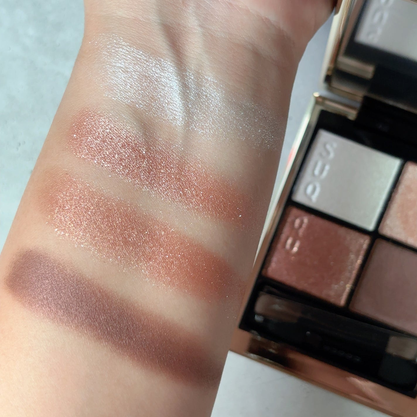 シグニチャー カラー アイズ/SUQQU/アイシャドウパレットを使ったクチコミ(4枚目)