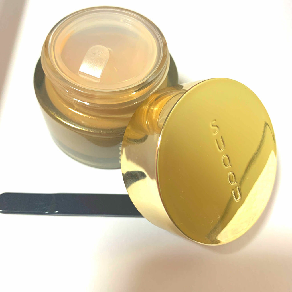 ★SUQQU　エクストラリッチグロウクリームファンデーション★

使用しているのは標準色SPF15、PA++
（004番のみSPF13、PA++）
スパチュラ付きで、清潔に使えます✨

冬用のファンデーションが欲しくて、保湿力と艶感で有名な