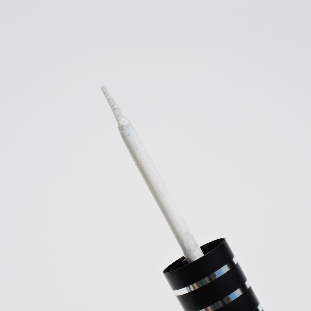 Twinkle Beam Glitter Liner /KATTISY/リキッドアイシャドウを使ったクチコミ（3枚目）