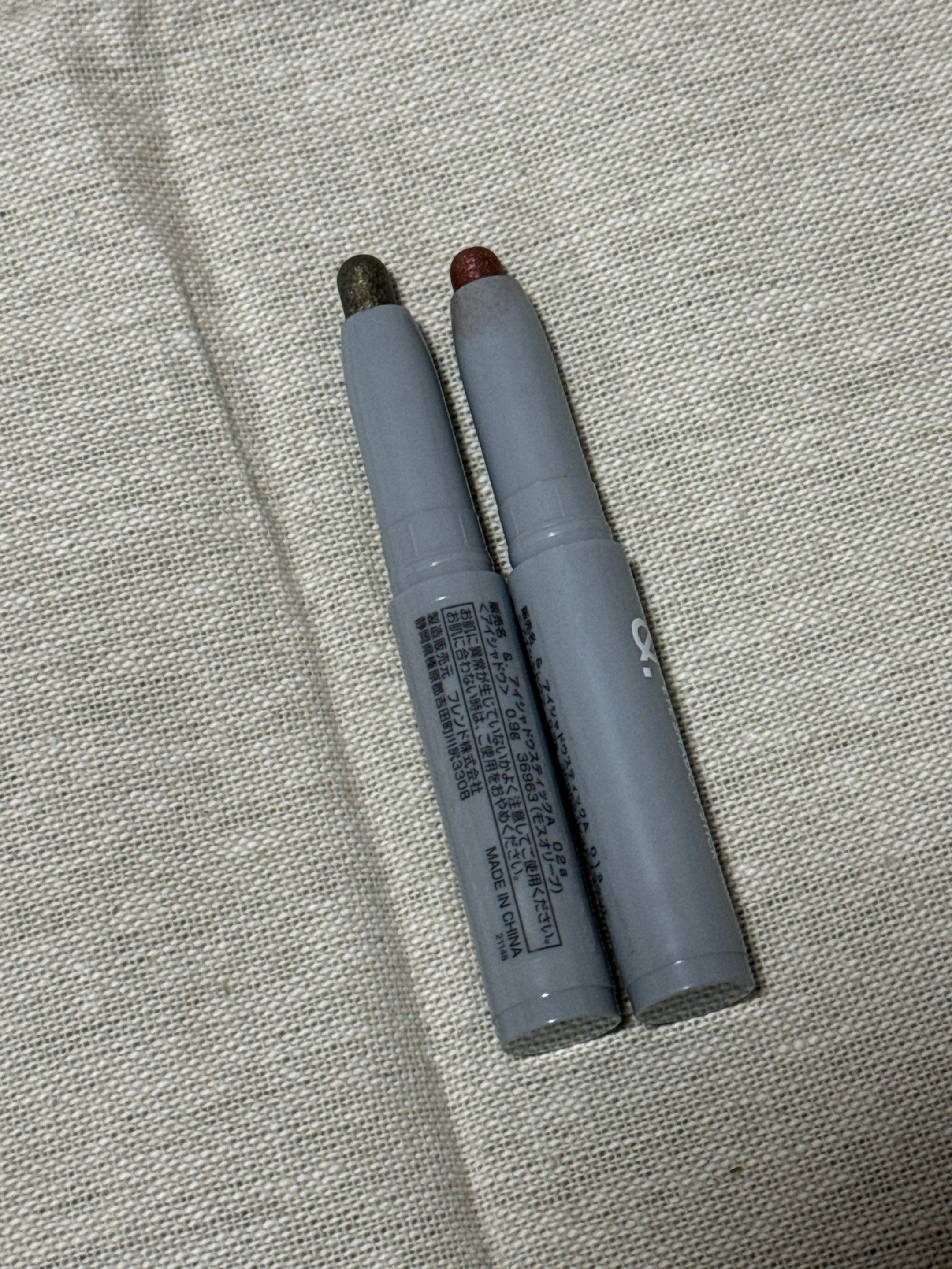 &.アイシャドウスティック モスオリーブ/DAISO/スティックアイシャドウを使ったクチコミ（2枚目）