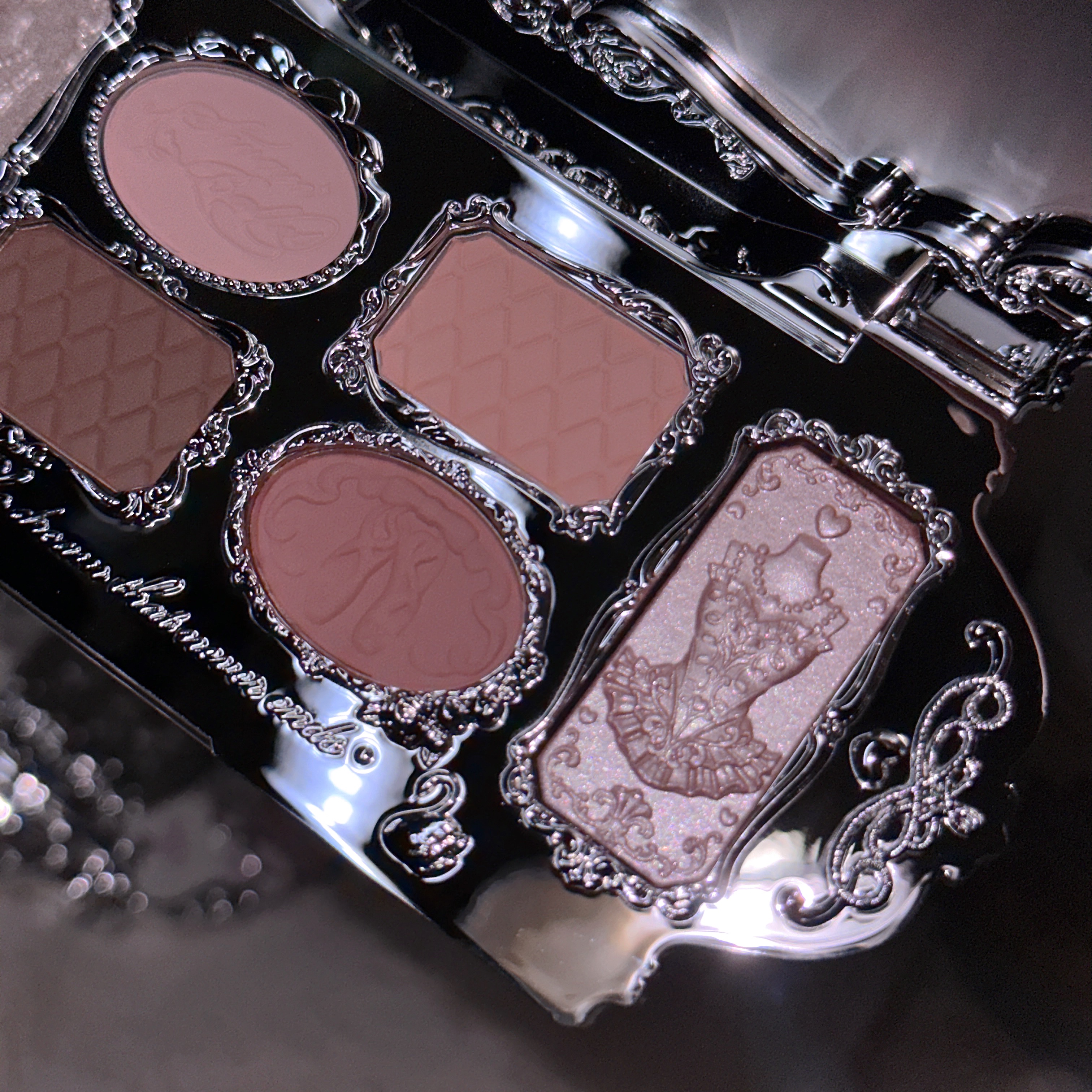 フラワーノーズスワンバレエシリーズ アイシャドウパレット