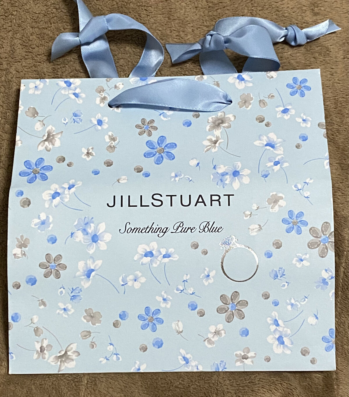 ジルスチュアート　アイダイヤモンド グリマー 08 something pure blue＜サムシングピュアブルー セント＞（限定色）/JILL STUART/グリッターを使ったクチコミ（3枚目）