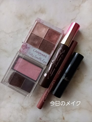 
おはようございます。


今日のメイク💄



💓キャンメイク
シルキースフレアイズ
08ストロベリーコッパー

濃い目の色からのせてるからちょっと
濃いアイメイク😅

💓キャンメイク
エフォートレス