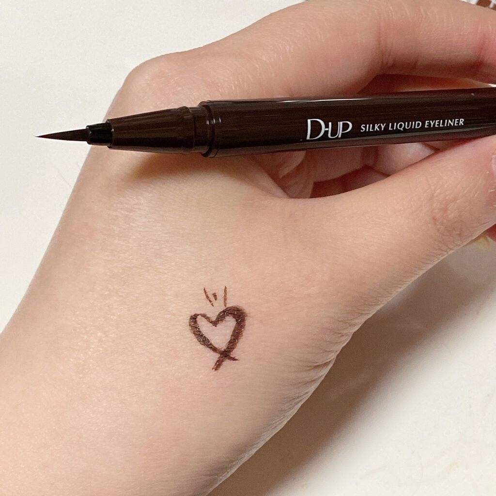 【旧品】シルキーリキッドアイライナーWP/D-UP/リキッドアイライナーを使ったクチコミ（2枚目）