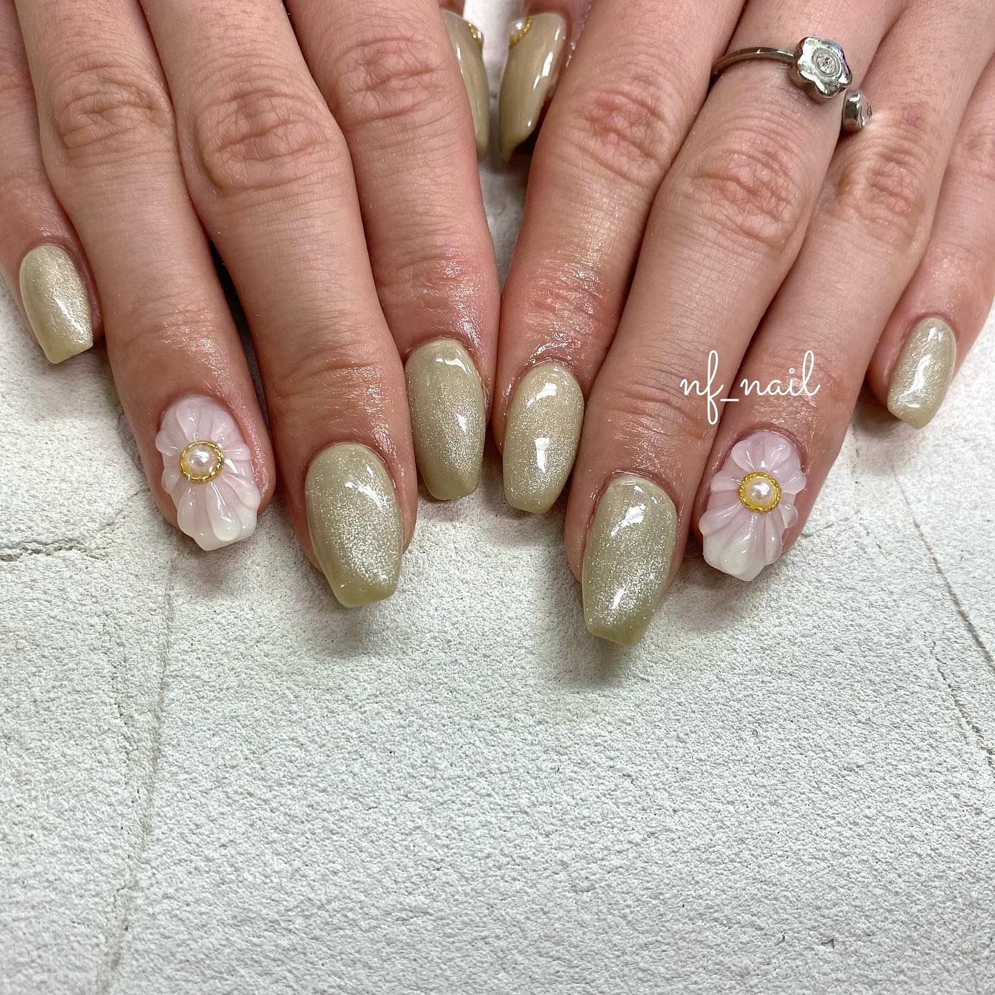 #ネイル,#ジェルネイル,#ニュアンスネイル,#キラキラネイル,#大人ネイル,#マグネットネイル,#スターギャラクシーネイル,#グリーンネイル,#緑ネイル,#ぷっくりフラワーネイル,#フラワーネイル,#春ネイルのネイルデザイン