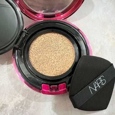 ピュアラディアントプロテクション アクアティックグロー クッションファンデーション SPF50+／PA+++/NARS/クッションファンデーションを使ったクチコミ（2枚目）