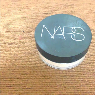 NARS
ライトリフレクティング
セッティングパウダー ルース

毛穴など気になるところをナチュラルにカバーしてくれます♡
少量でキレイに仕上がるのでコスパいいです♡

＊パウダーが出てくる穴を半分塞い