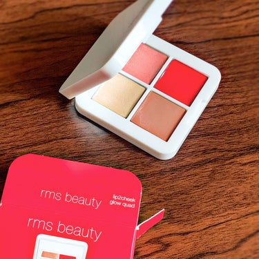 rms beauty リップチークグロウクワッドのクチコミ「...........................................﻿
﻿
.....」（1枚目）