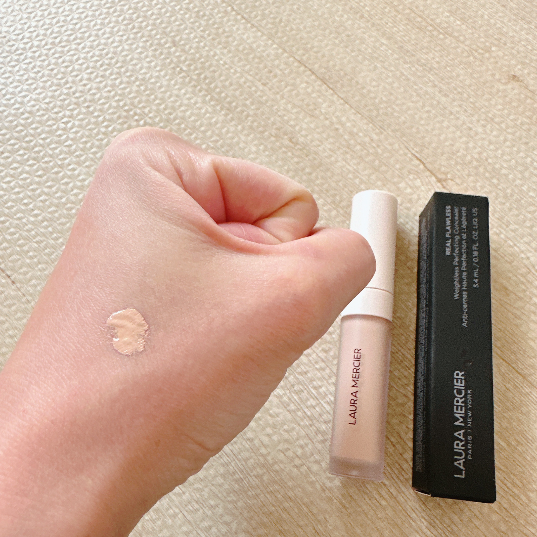 リアル フローレス ウェイトレス パーフェクティング コンシーラー/ローラ メルシエ/リキッドコンシーラーを使ったクチコミ（3枚目）