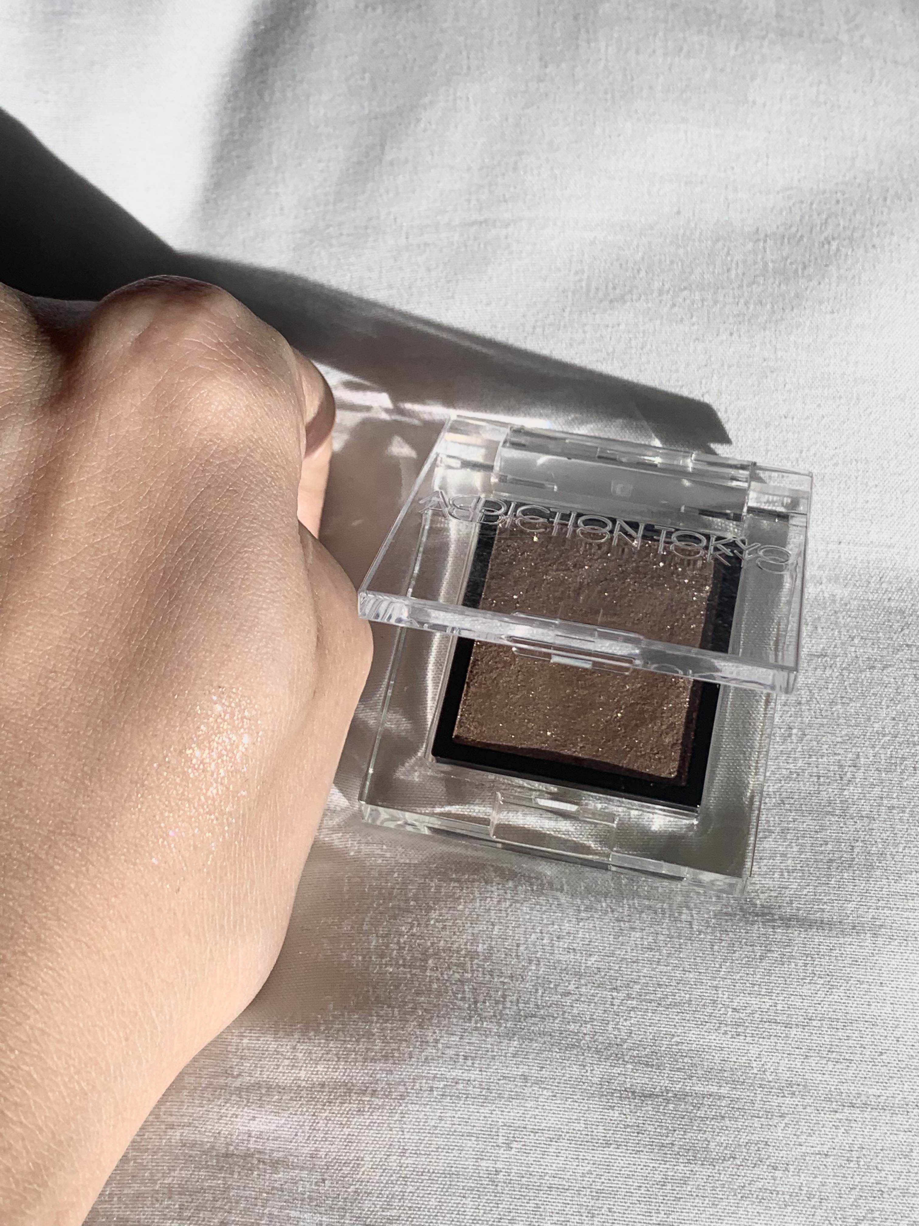 アディクション ザ アイシャドウ スパークル/ADDICTION/単色アイシャドウを使ったクチコミ（2枚目）