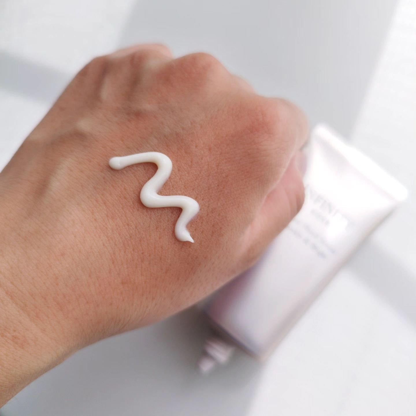 インフィニティ　ビューティーハンドセラム リンクル＆ブライト [医薬部外品]/インフィニティ/ハンドクリームを使ったクチコミ（3枚目）