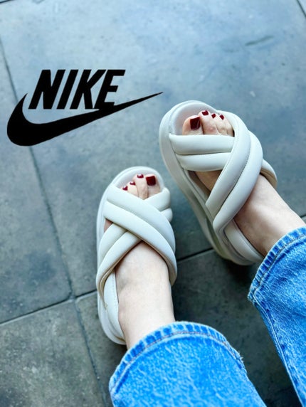 無印良品 足指パッドのクチコミ「˗ˏˋ𝐍𝐈𝐊𝐄 𝐀𝐈𝐑 𝐌𝐀𝐗 𝐈𝐒𝐋𝐀 𝐒𝐀𝐍𝐃𝐀𝐋ˎˊ˗
にあわせてフットネイルしたよ🙆🏻.....」(1枚目)