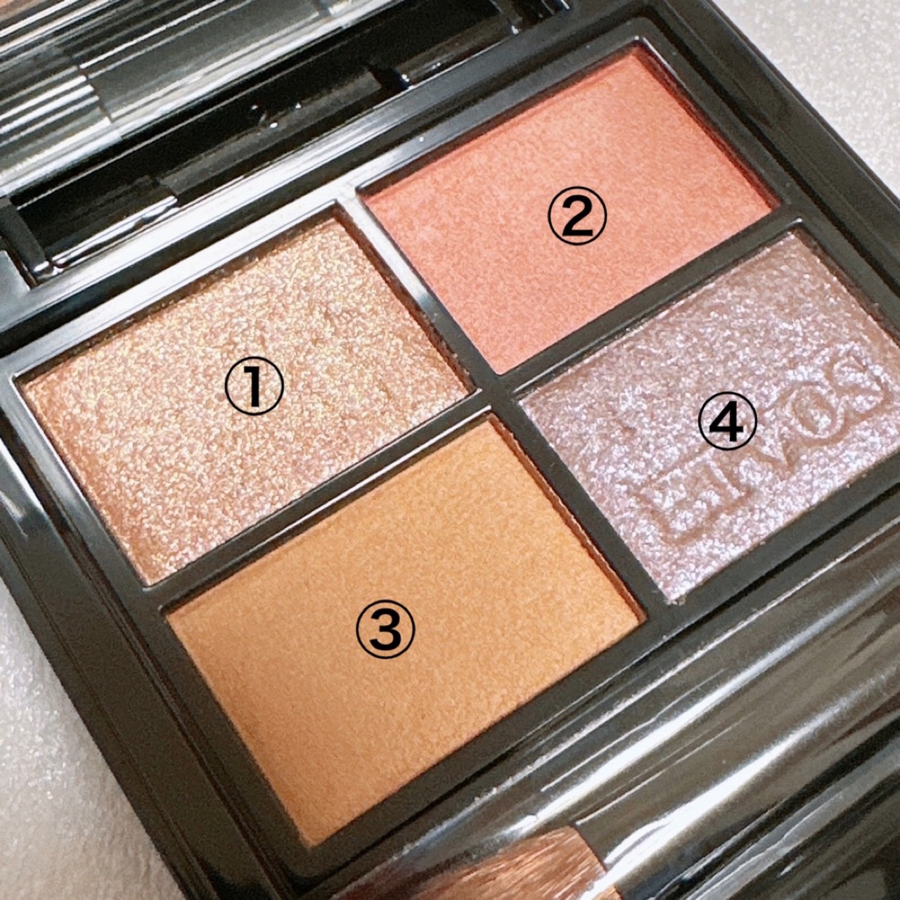 ミネラルクラッシィシャドー ヴィンテージグリッター/エトヴォス/アイシャドウパレットを使ったクチコミ（2枚目）