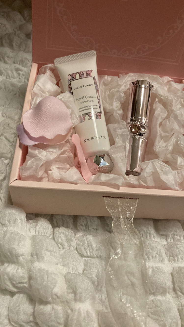 ジルスチュアート リップグロウ セラムバーム 06 rose voyage/JILL STUART/リップバームを使ったクチコミ（1枚目）