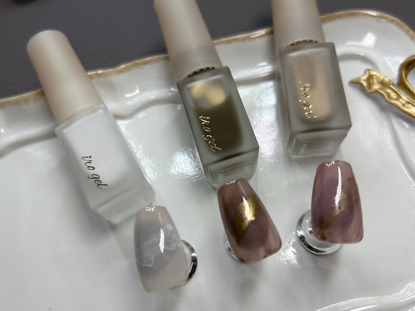 ミルキーカラー カラージェル/irogel(イロジェル)/ジェルネイルを使ったクチコミ(4枚目)