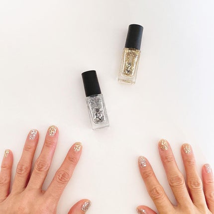 ネイルホリック パーティーフレーク SV026/ネイルホリック/マニキュアを使ったクチコミ(2枚目)