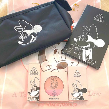 届いた🎶
Disney×3CE コラボ商品

スパークリングリキッドピグメント
フェイスブラッシュ
リップカラー
スクエアミニハンドミラー
ポーチ

今まで他の韓国コスメとのコラボ商品も出てたけど、今回