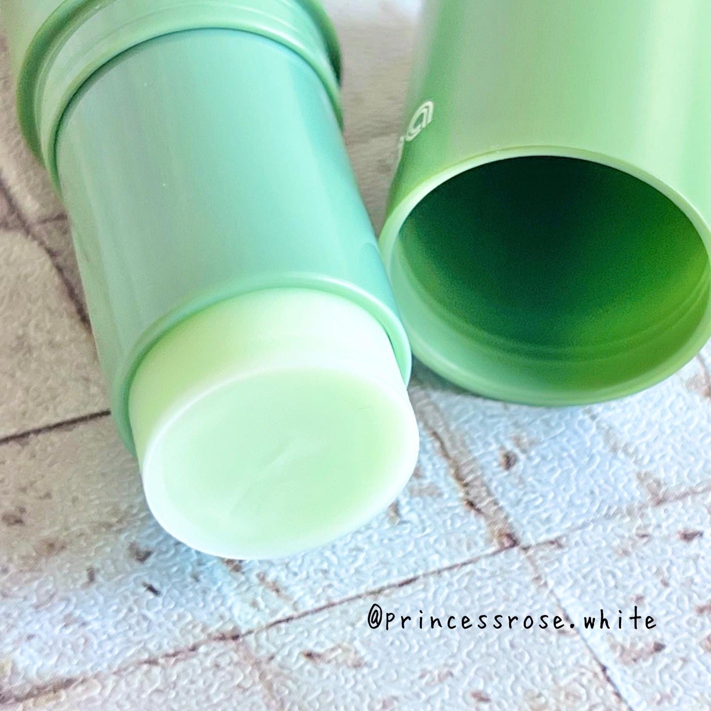 シカスージングスティック/TAGA/フェイスバームを使ったクチコミ(4枚目)