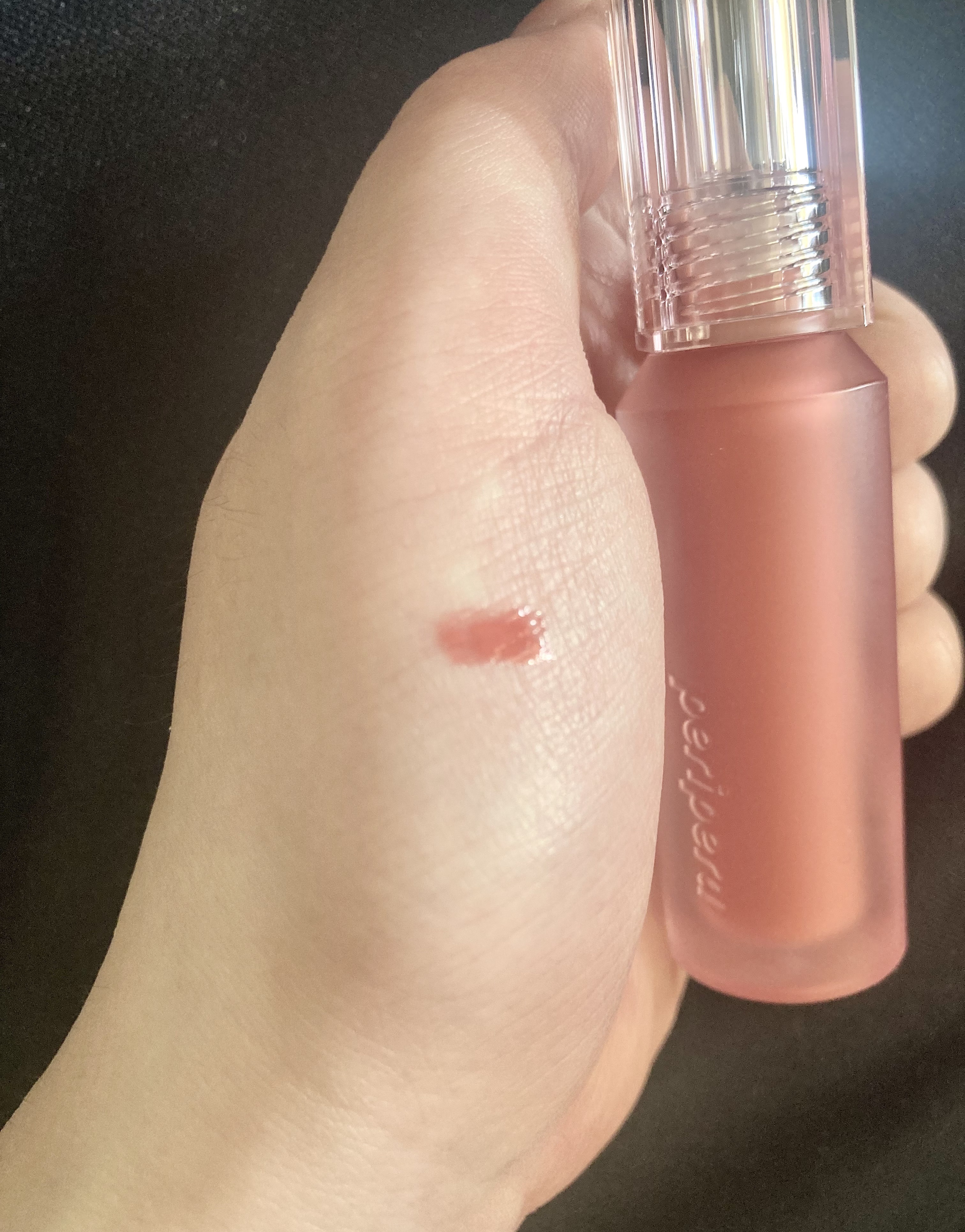 ✧  PERIPERA　ウォーター ベアー ティント　02  UNIVERSAL CORAL  ✧



ずっと気になってたリップ！あまり店舗では見かけなかったけどドンキに売ってたので買ってみました⭐

カラーも迷ったんですが、今回はイエベ