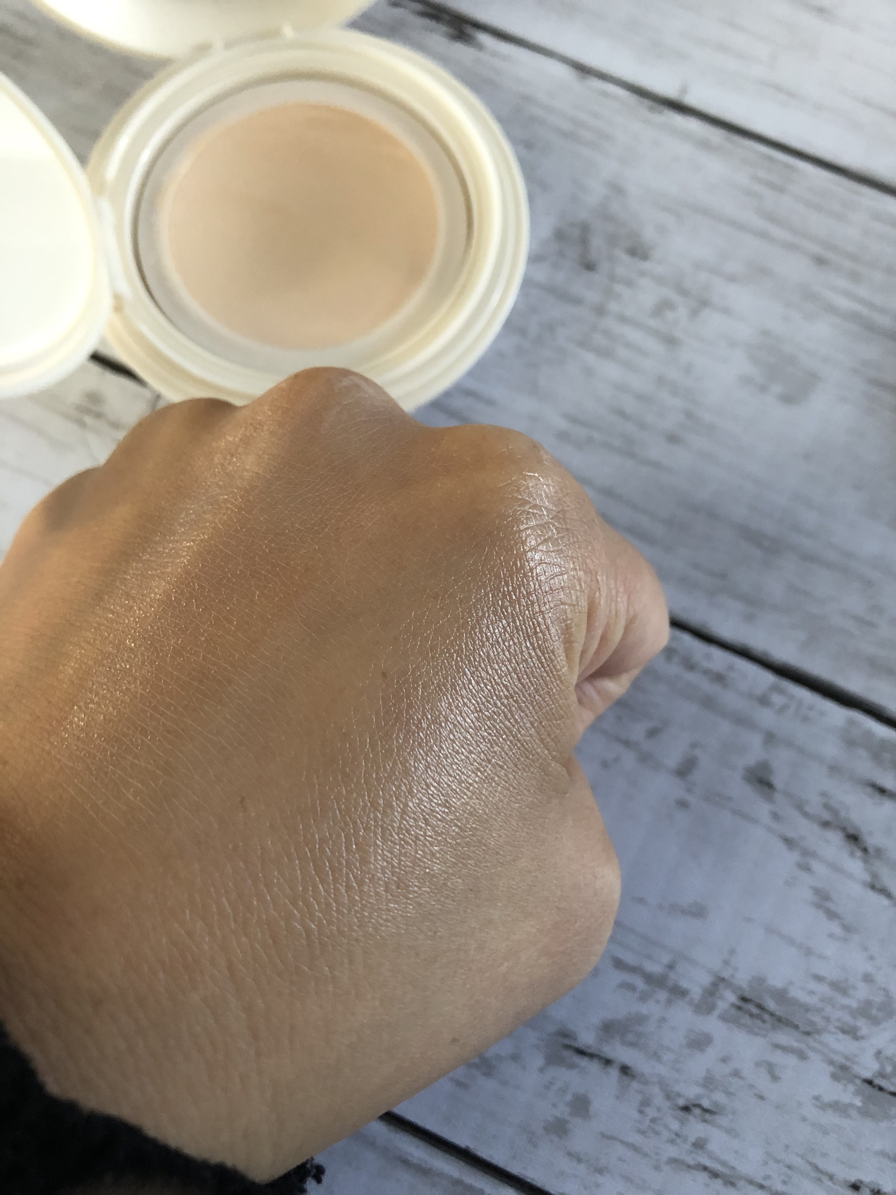 3番 ノーファンデ陶器肌トーンアップクッション/numbuzin/クッションファンデーションを使ったクチコミ（3枚目）