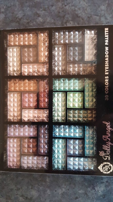 30COLORSEYESHADOWPALETTE/Dolly Angel/アイシャドウパレットを使ったクチコミ(3枚目)