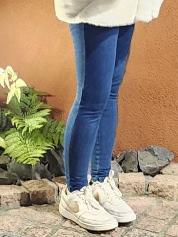 着圧タイツで有名なベルシリーズから‼︎‼︎
着圧デニムパンツが発売されたの知ってた？✨

タイツじゃなくて、まるでデニム👖
これ一枚でデニムスタイルが完成★
なのに最大26hPaと強着圧☝️
ウエストは幅広の適度な着圧ゴム。
私はLサイズ