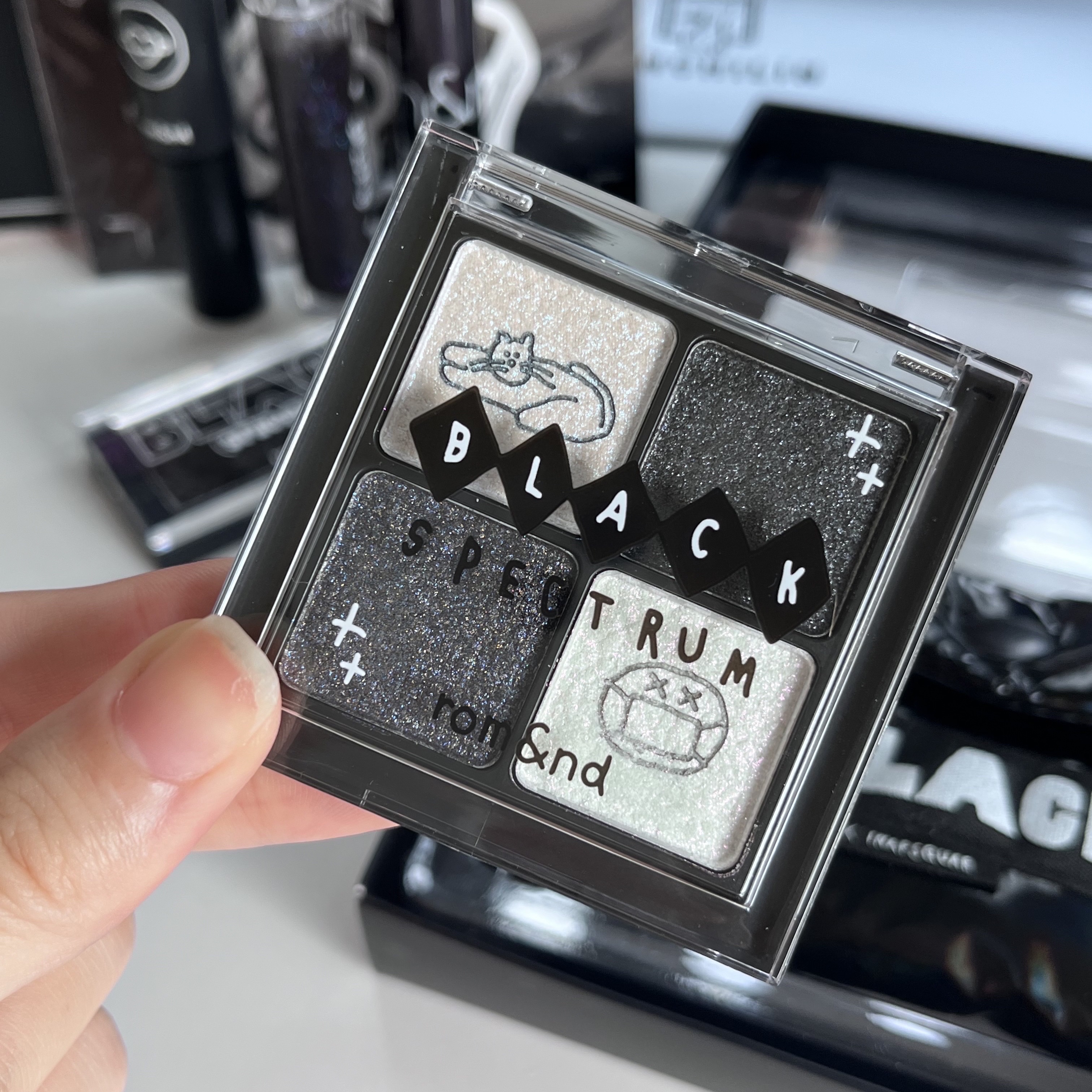 ベターザンアイズ/rom&nd/アイシャドウパレットを使ったクチコミ（3枚目）