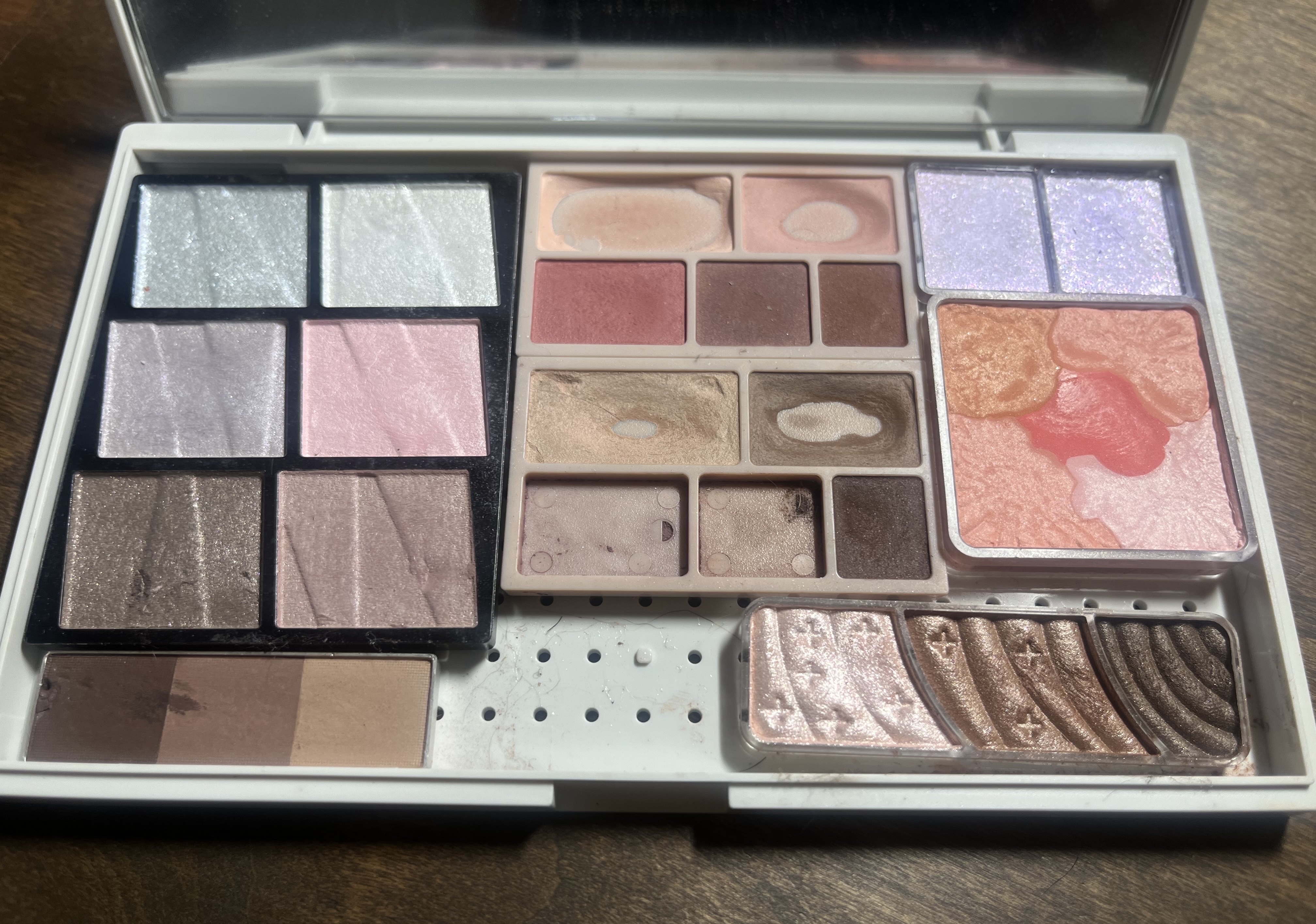 試してみた】無印良品 メイクパレット・Lのリアルな口コミ・レビュー