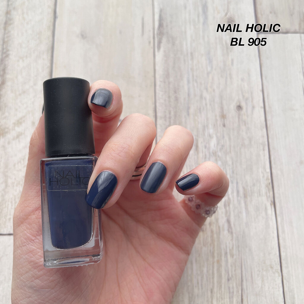 【手が白く見えるネイビーネイル💙】


★ ネイルホリック
　BL 905
　

　¥330 （税込）


----------


♡ ダークなネイビーネイル

　高発色でダークな印象のネイビーカラー🦋
　大人っぽく手が締まって見える