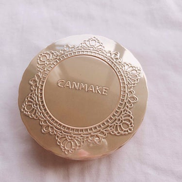 CANMAKE
キャンメイクマシュマロフィニッシュパウダー
¥940

本当に本当に優秀✨
ベタつきオフでサラサラ肌になります(^^)
中にフワフワのパフが入っていて大きな鏡も付いてます!!!
化粧直し