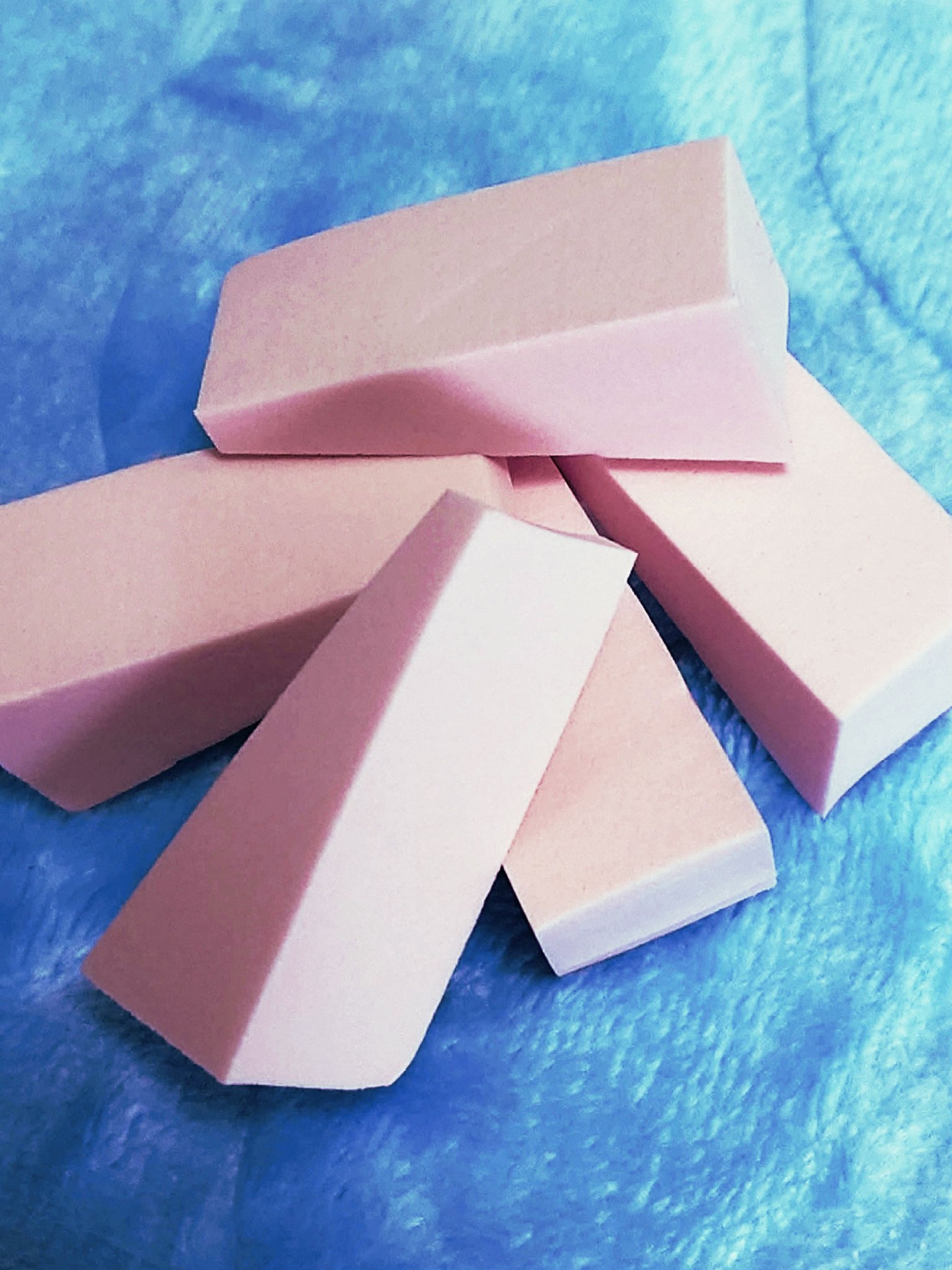 メイクアップスポンジ(バリューパック ウェッジ型 30個)/DAISO/パフ・スポンジを使ったクチコミ（3枚目）