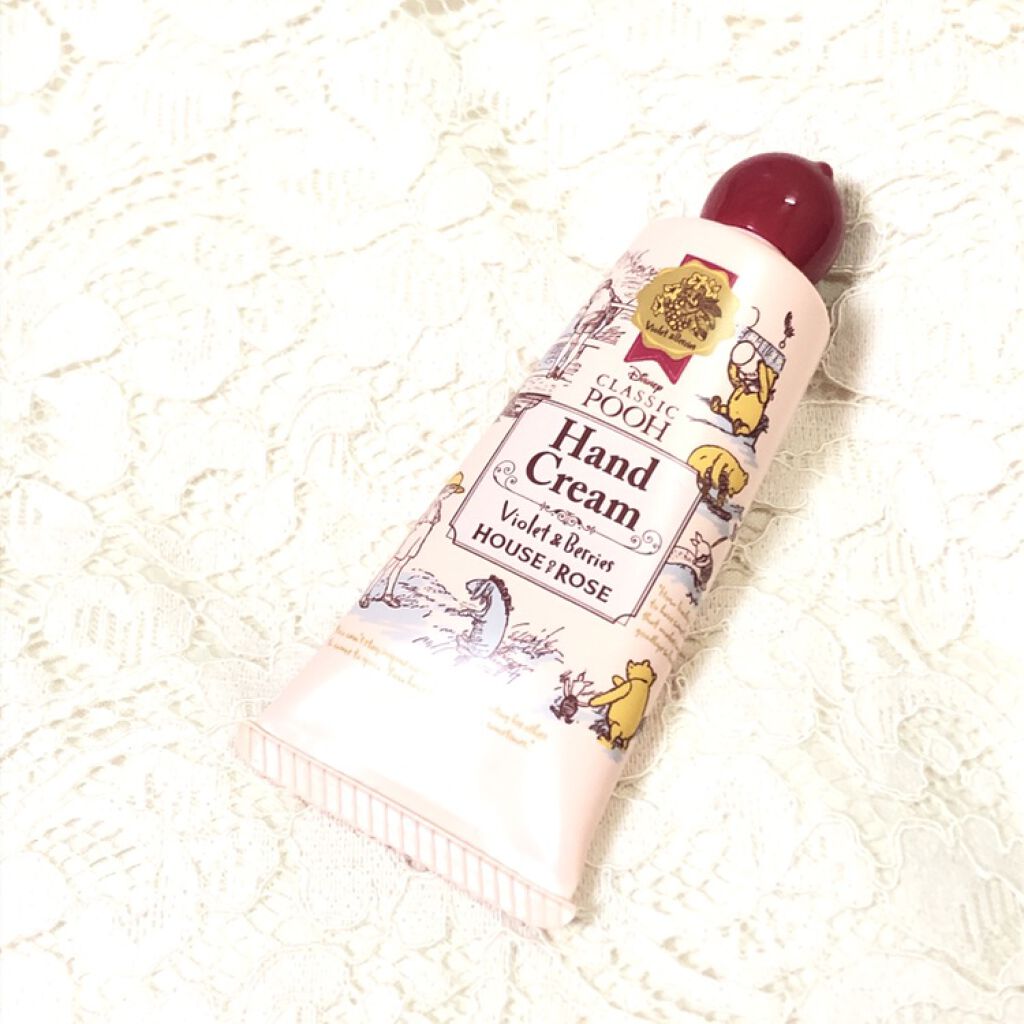 ハウスオブローゼ
ハンドクリームV
すみれと赤い果実の香り

プーさんと仲間達のパッケージがかわいいハンドクリーム🧸💕💕

ややベタつきますが、塗った後少しティッシュオフすれば気にならない程度です。

お花のようなとっても良い香りがし