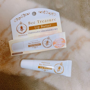 蜂の宝本舗
bee .t lip butter

プロポリスとシアバターで濃厚！
ラップでナイトパックしたらプルプル！
最近乾燥に困っていたけれどこれ塗ってから調子いい！！！！

リピ買い候補！